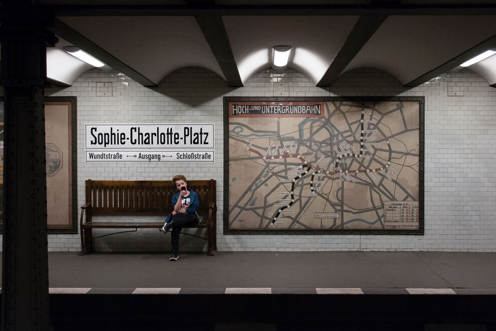 U-Bahn Haltestelle, Berlin 2015